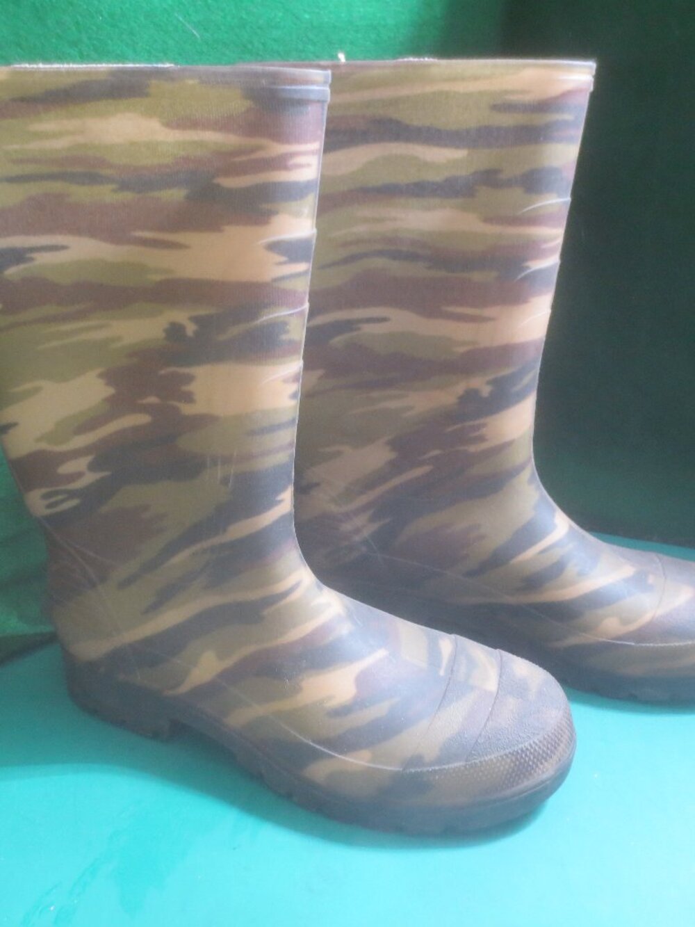 Camoflage Studdable Rain Boots - Size 10 Men's.
